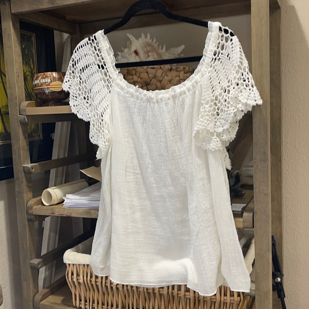 BAILEY 44 Top